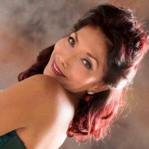 Emma Carolina Vásquez Bohórquez ganadora del Premio Latinoamericano Dr. Zenobio Saldivia 2025 en la categoría Trayectoria Artística