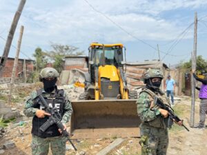 Acciones de inteligencia, y en coordinación con las autoridades competentes, realizan el derribo y destrucción de fachada de viviendas que eran utilizadas para secuestro de personas