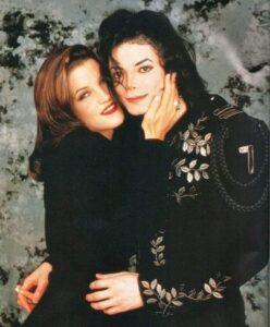 LA PRIMERA VEZ DE MICHAEL JACKSON FUE CON LISA MARIE PRESLEY!
