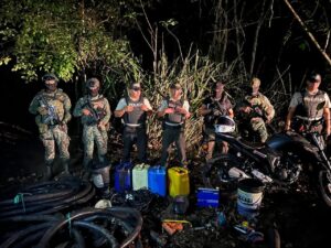 Patrullaje a pie en el poliducto Libertad Manta Pk 133, en el sector la naranja, perteneciente al cantón Jipijapa