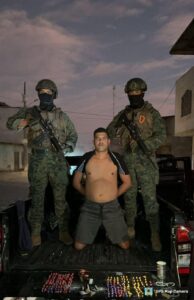 Fuerzas Armadas del Ecuador en el desarrollo de operaciones de control de armas, municiones y explosivos (CAMEX) y patrullajes móviles por el sector de El Recreo