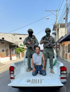 Personal de las Fuerzas Armadas durante un patrullaje móvil en el sector 5 de junio del Cantón Durán