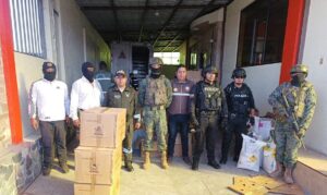Personal militar interviene centro de almacenamiento de pirotecnia Ambato