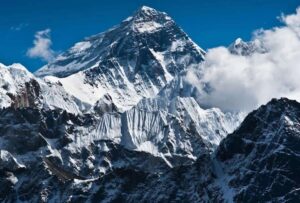 El Monte Everest crece a un ritmo acelerado