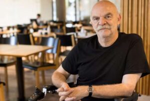 El escritor Martín Caparrós, reveló que sufre de Esclerosis Lateral Amiotrófica (ELA)