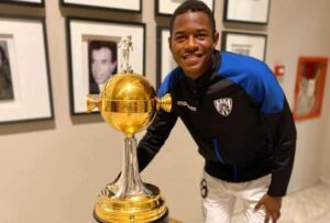 El jugador de Independiente Jrs, Roberto Carlos Cabezas, falleció este lunes