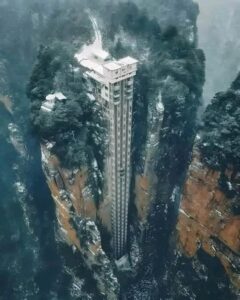 “Ascensor de los Cien Dragones”