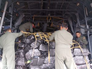DESDE DE GALÁPAGOS FAE TRANSPORTA 13.5 TONELADAS DE DROGA DECOMISADA POR LA ARMADA Y 14 PERSONAS PRIVADAS DE LIBERTAD (PPL)