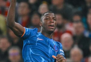 Moisés Caicedo celebra su cumpleaños con un golazo en el empate del Chelsea