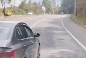 Conductor, en presunto estado etílico, protagoniza maniobras peligrosas en la Av. Simón Bolívar