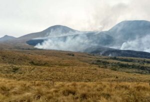 Brigadas especialistas atienden focos de incendio en Parque Nacional Podocarpus