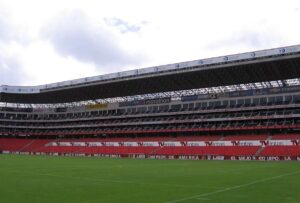 Liga de Quito pierde puntos por incumplimientos financieros