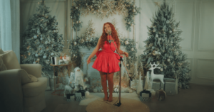 Génesis Díaz estrena “All I Want for Christmas Is You” en versión Spanglish como regalo de navidad.