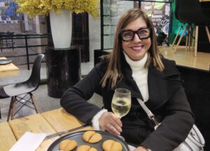 Evelyn Pedrique Presenta “Nudos Invisibles”: un análisis psicoanalítico de las relaciones modernas