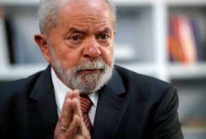 Lula pasó una noche tranquila, conversa, está lúcido y evoluciona favorablemente, señala boletín médico