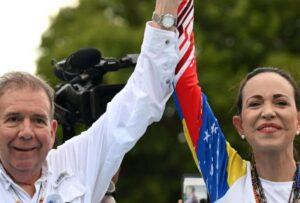 Edmundo González y María Corina Machado recibieron el premio Sájarov 2024