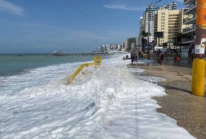 Inocar emite alerta de oleaje para la costa ecuatoriana