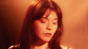 La cantante argentina Daluppe presenta “Siempre Me Pasa”, una obra cargada de emociones y ritmos envolventes
