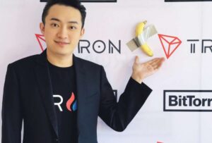 Magnate chino se come banana de obra artística por la que pagó USD 6,2 millones