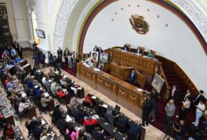 Venezuela aprueba hasta 30 años de prisión por apoyo a sanciones internacionales
