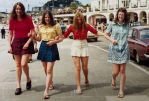 52 años después, amigas recrean una antigua foto