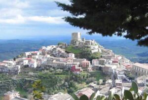 ¿Cuál es el pueblo de Italia que prohíbe a la gente enfermarse?