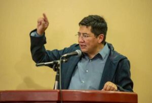 Concejales resuelven remover del cargo al alcalde de Riobamba