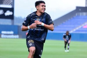 Kendry Páez adelanta su viaje a Inglaterra