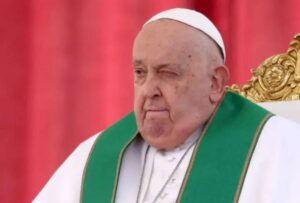 Papa tiene una neumonía, confirma el Vaticano