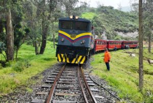 Ministerio de Transporte y Municipio de Alausi revisan gestión para operación del ferrocarril
