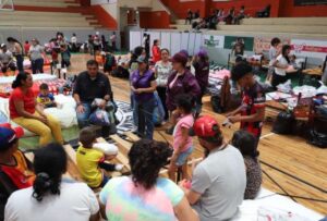 Se entregan kits de ayuda humanitaria a afectados por inundaciones en Piñas