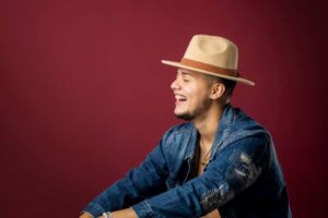 Johandy y DerekVinci fusionan pasión y bachata en “Vete”