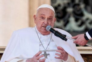 Papa Francisco reaparece en público