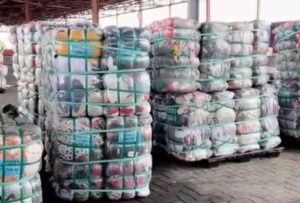 Aduana: Impedido el ingreso de contrabando de 447 bultos de ropa usada