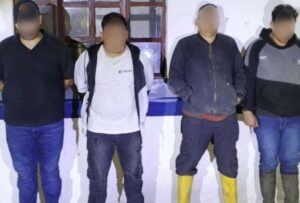 Cuatro aprehendidos por robo de vehículos en operativo policial en Río Negro, Tungurahua