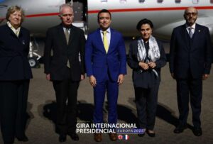 Presidente Noboa viajó a Reino Unido en el marco de su gira internacional