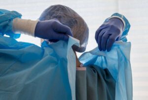 Condenan a cirujano plástico por abuso sexual durante consulta médica en Cuenca