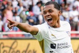 Hinchas de Liga increparon a Bryan Ramírez tras pérdida del equipo