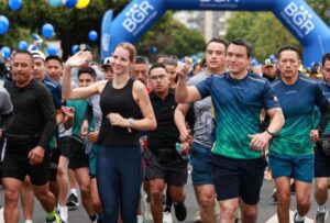 Daniel Noboa y Lavinia Valbonesi corren la 10K solidaria en Quito por personas con discapacidad