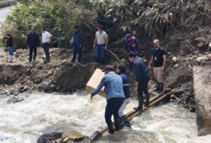 Azuay: Familias afectadas por aluvión en Amaluza; llegó la ayuda humanitaria