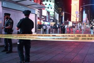 Tiroteo en Times Square deja tres heridos; detenido un adolescente de 17 años