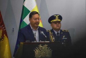Luis Arce cambia al alto mando militar de Bolivia a tres días de las elecciones generales