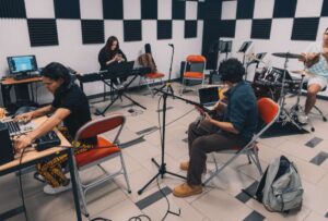 Billboard, Warner Music y estrellas latinas aterrizan en Quito para el Music Week
