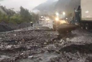 ECU-911: Dos emergencias por deslizamiento de tierra en la madrugada en Napo y Tena