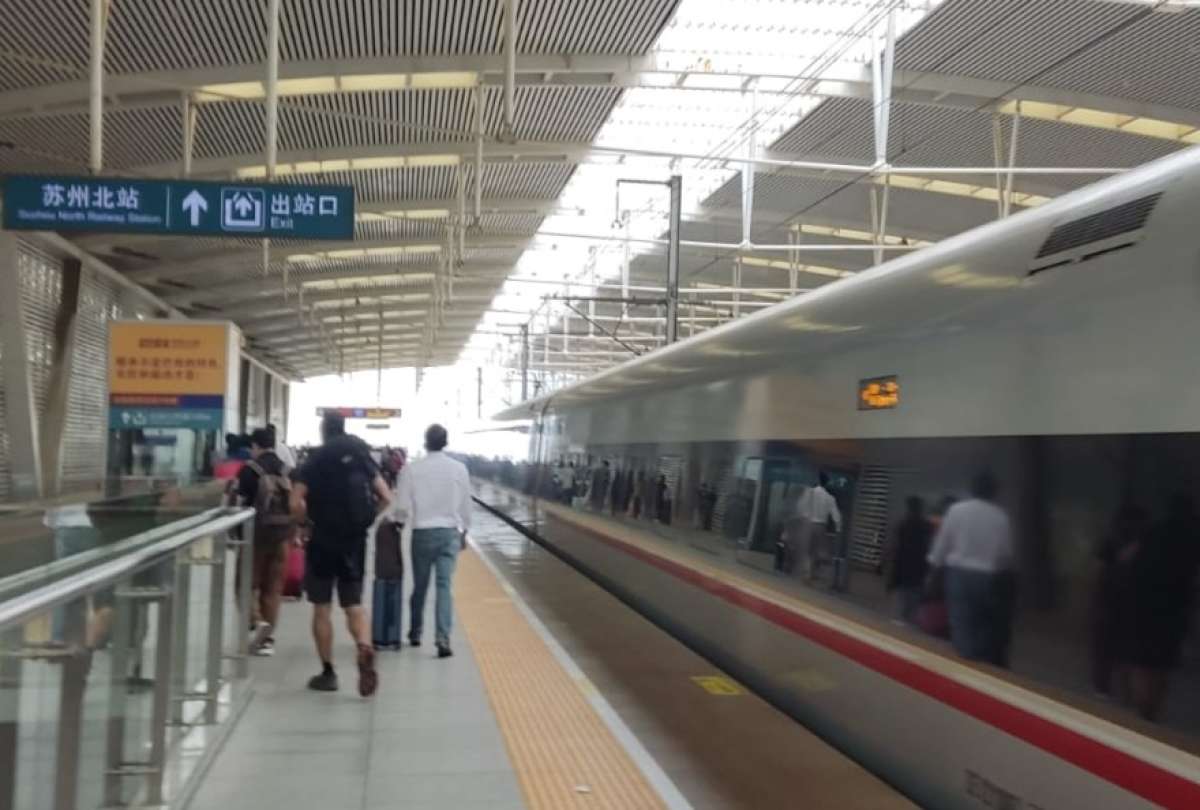 Un viaje a 350 km/h dentro del tren rápido chino