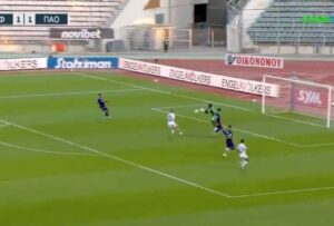 Moisés Ramírez comete un insólito error en la liga griega