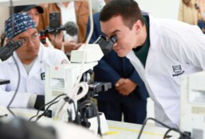 Noboa inaugura edificio de Ciencias en la ESPOCH