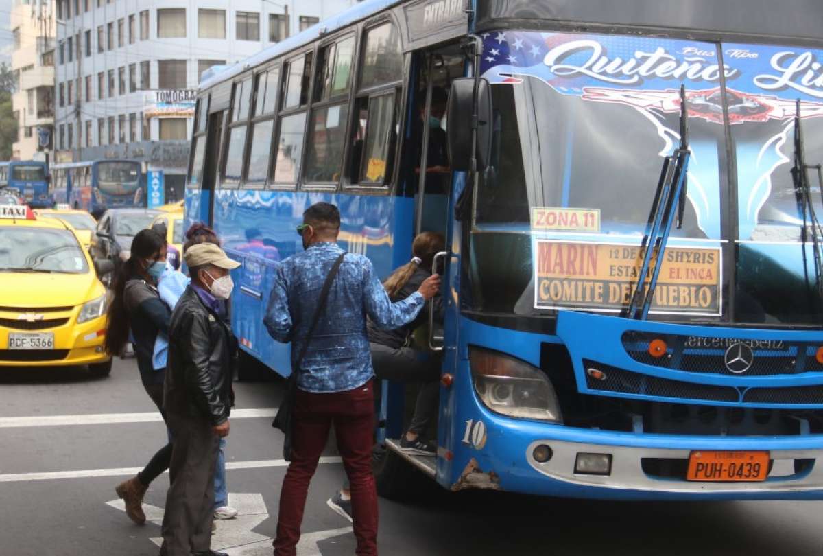 Gobierno descarta alza de pasajes y anuncia actualización de contratos con proveedores del Estado