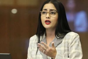 Otra baja en la RC? Viviana Veloz deja la coordinación de la bancada