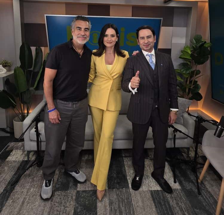 Alejandro Cardona comparte su visión  en “Dosis con Michelle Galván”  Uno de los podcasts líderes de Univision, Euforia y Vix